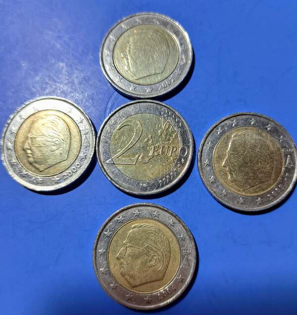 5#Vendo lote 4 monedas de 2 € de toda la colección de Bélgica lo de 2000, 2002, 2003 y 2004.