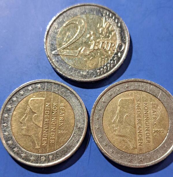 7#Vendo 2 monedas de 2 € Nederlanden (Países Bajos) años 2001 y 2002.