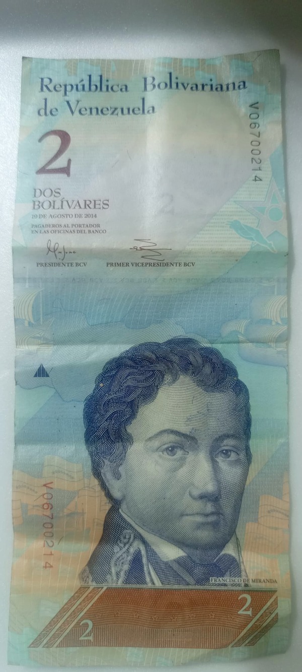 Venta de billetes venezolanos