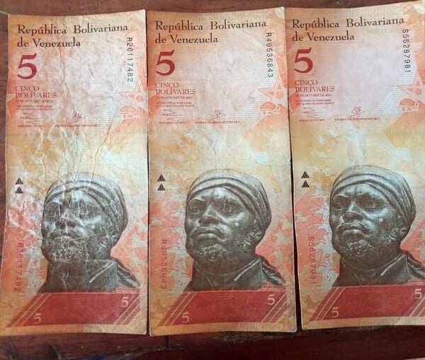 5 bolivares