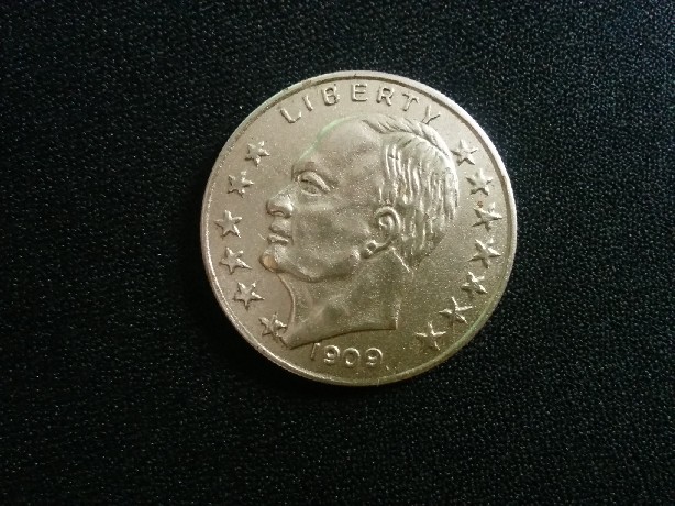 Photo 1 Pièce de monnaie non identifiée: Ayuda con esta moneda?