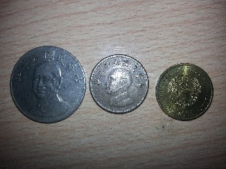 Photo 1 Pièce de monnaie non identifiée: son de un pais del sudeste asiatico y de una republica sovietica que no sé identificar