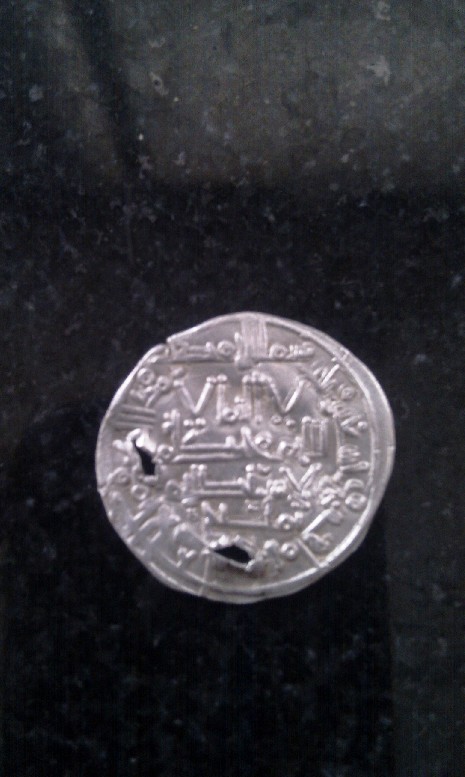Photo 1 Pièce de monnaie non identifiée: Moneda arabe de plata Dinar