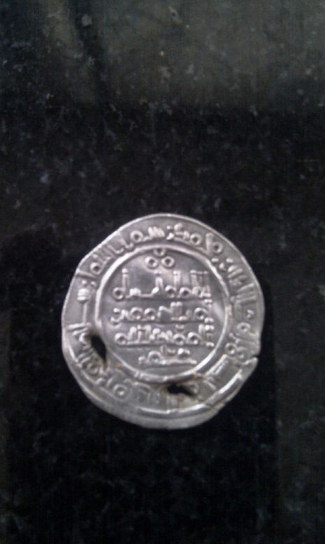 Photo 2 Pièce de monnaie non identifiée: Moneda arabe de plata Dinar