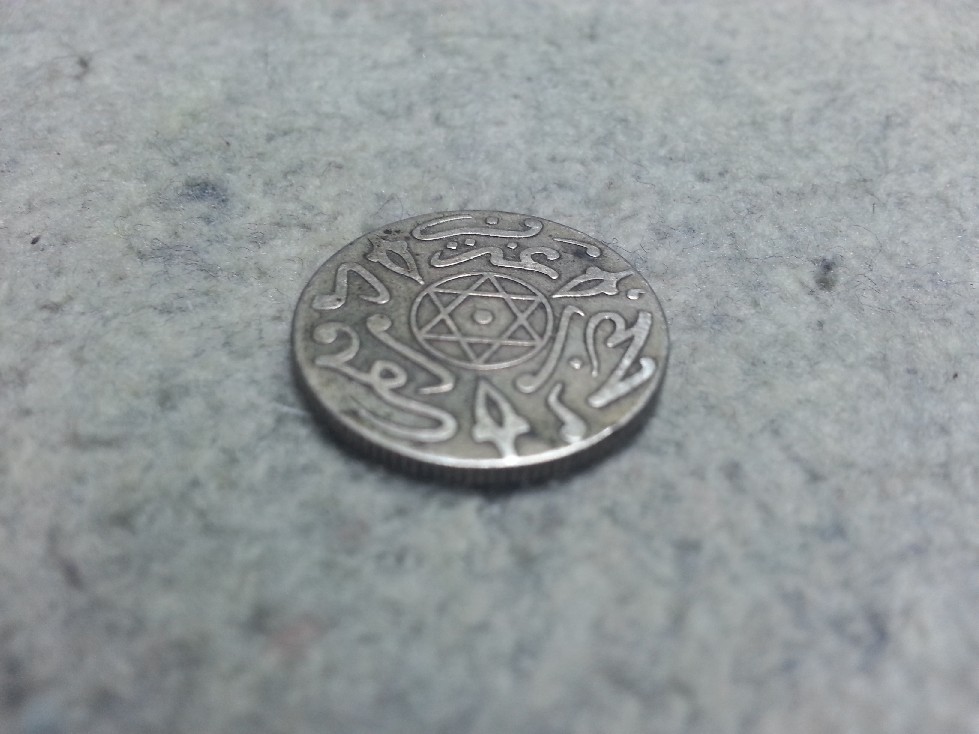 Photo 2 Pièce de monnaie non identifiée: ¿Moneda?