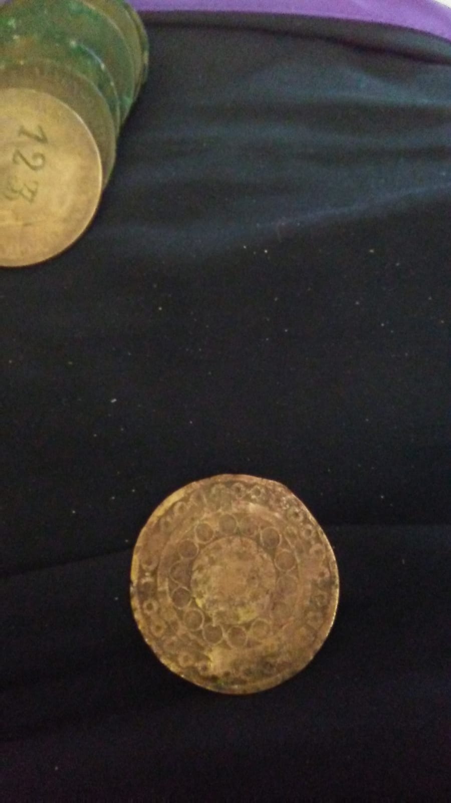 Photo 2 Pièce de monnaie non identifiée: Moneda antigua