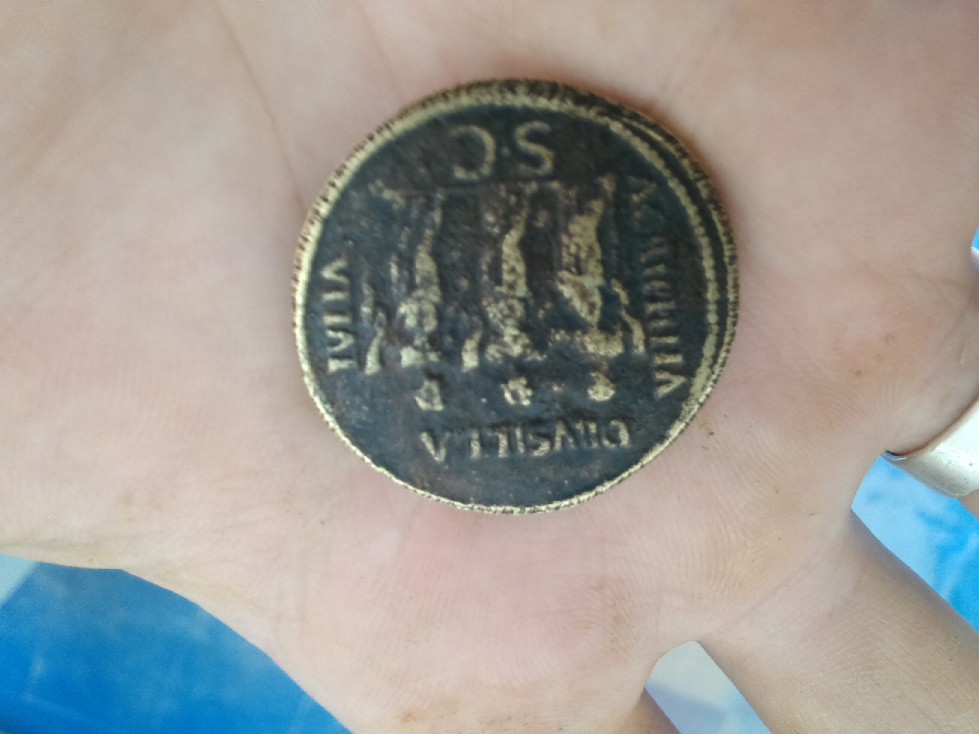 Photo 1 Pièce de monnaie non identifiée: moneda romana 
