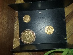 Photo 1 Pièce de monnaie non identifiée: tengo esta monedas y no se que coste pueden tener