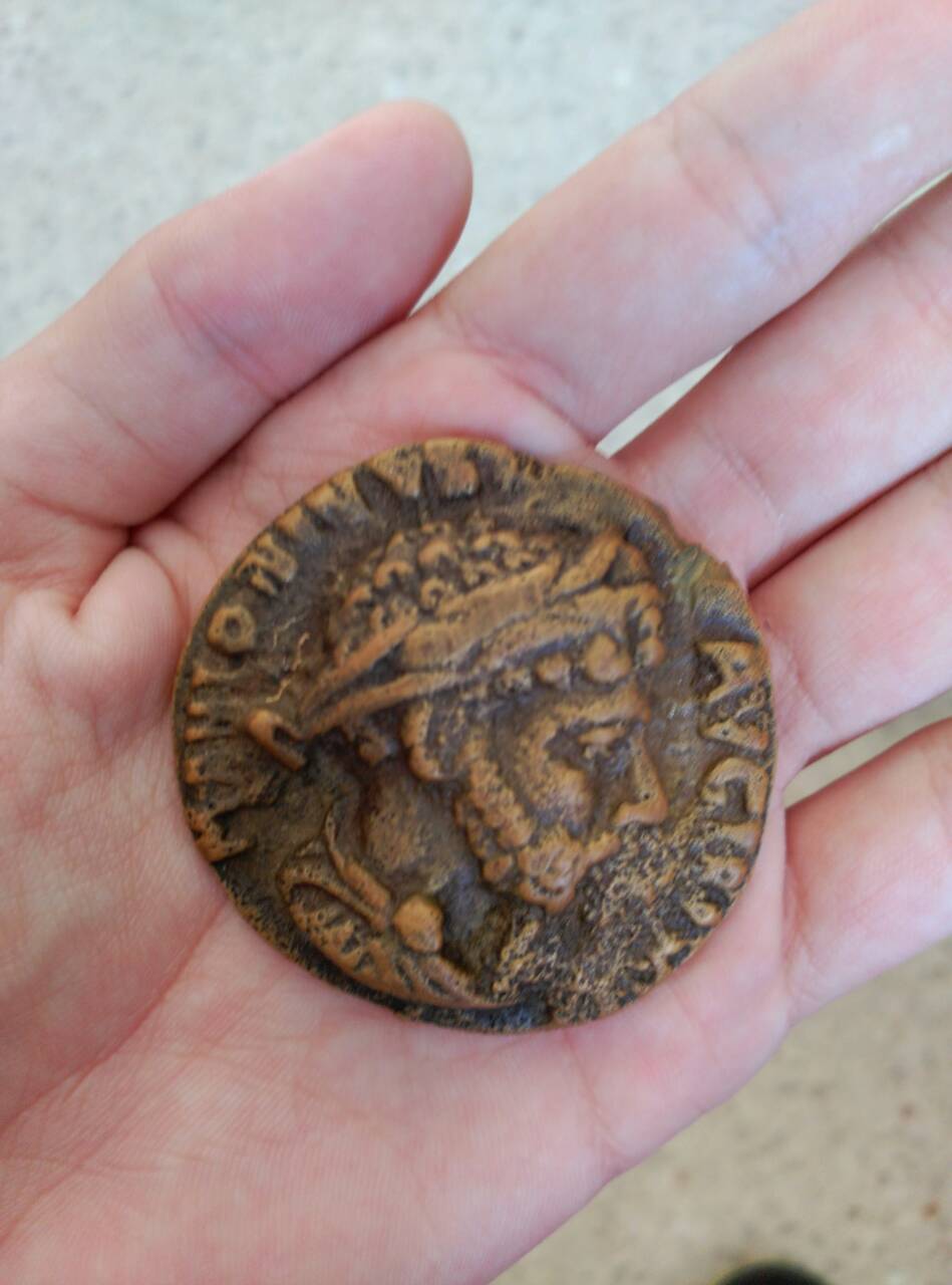 Photo 1 Pièce de monnaie non identifiée: Moneda encontrada.