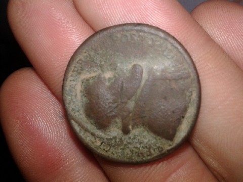 Photo 1 Pièce de monnaie non identifiée: Moneda con una cara diferente en cada lado.