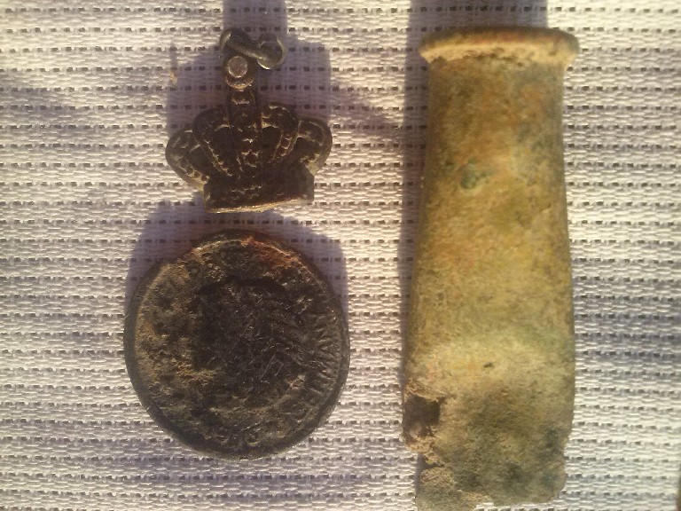 Photo 2 Pièce de monnaie non identifiée: AlguIen puede ayudarme a identificar si es una moneda o medalla?