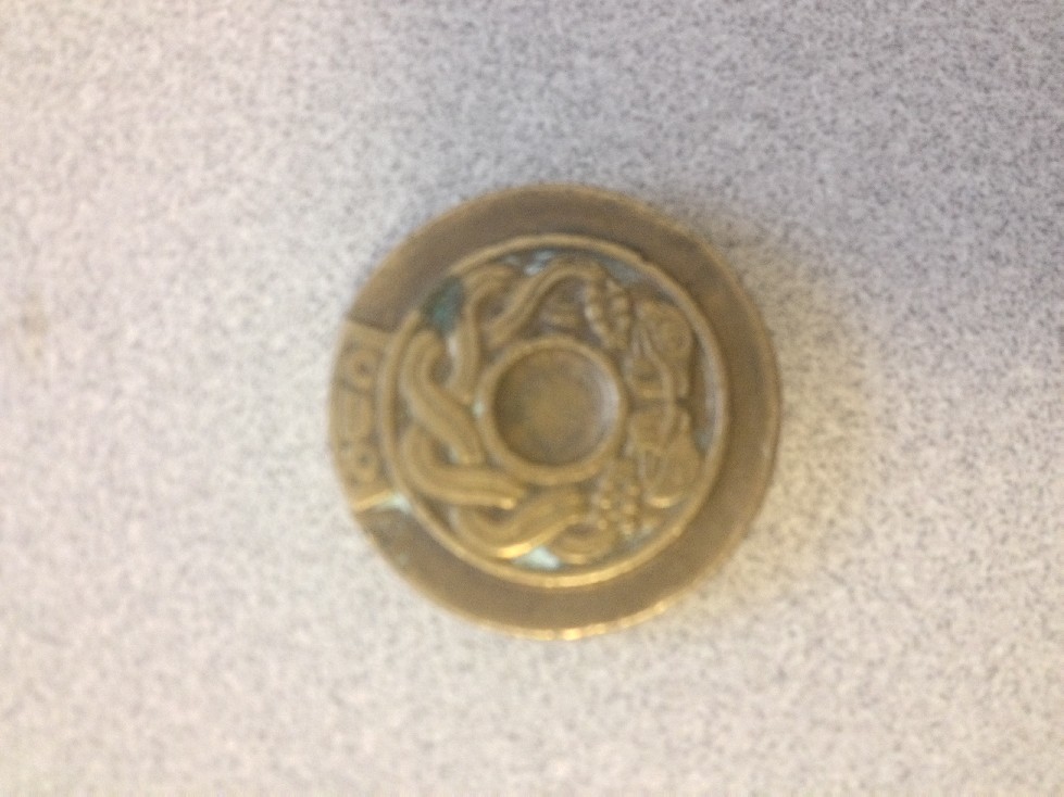 Photo 2 Pièce de monnaie non identifiée: ¿Alguien sabe si esto es una moneda o tiene información?