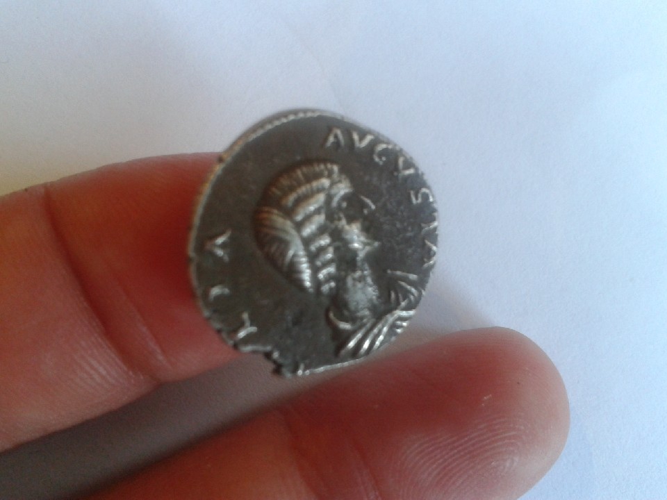 Photo 1 Pièce de monnaie non identifiée: moneda pequeñisima