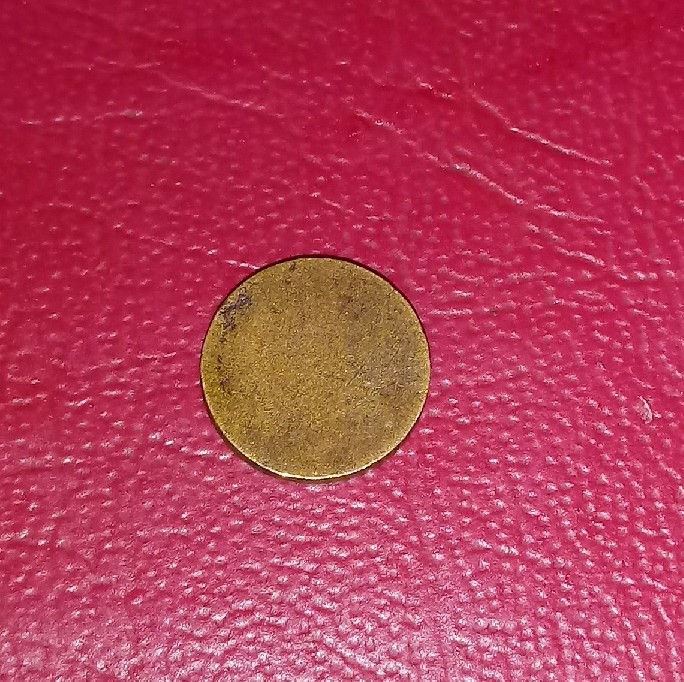 Photo 2 Pièce de monnaie non identifiée: Ayuda, moneda chile 10 pesos sin fecha