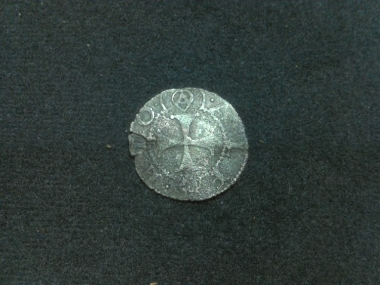 Photo 1 Pièce de monnaie non identifiée: Moneda medieval a identificar