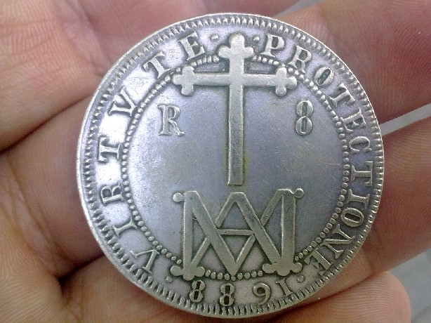 Photo 2 Pièce de monnaie non identifiée: Moneda carlos II