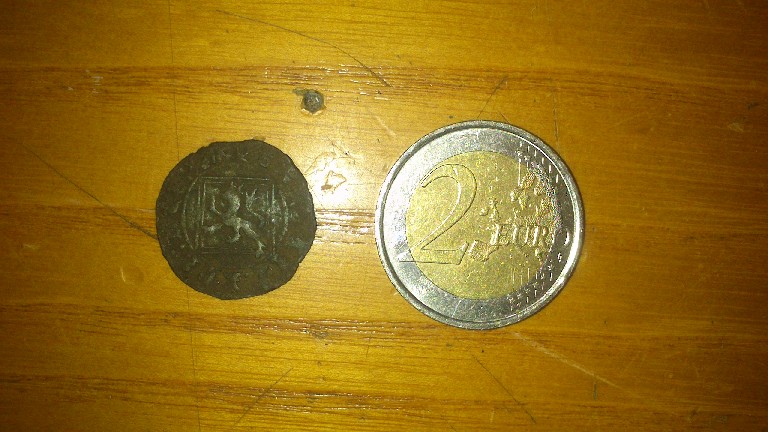 Photo 2 Pièce de monnaie non identifiée: Moneda encontrada
