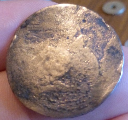 Photo 2 Pièce de monnaie non identifiée: moneda española bastante deteriorada