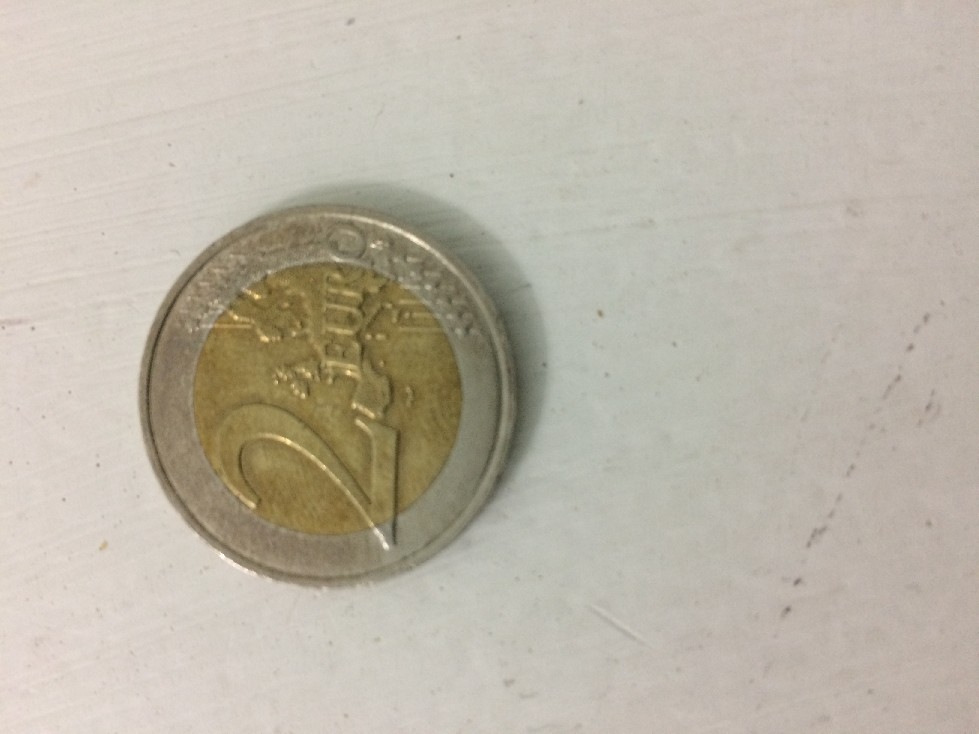 Photo 2 Pièce de monnaie non identifiée: moneda 2 euros con defecto de fabricación