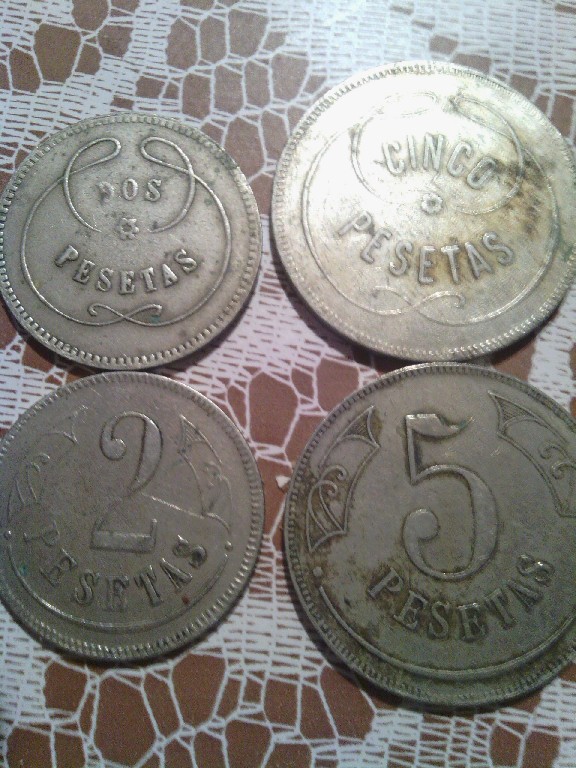 Photo 1 Pièce de monnaie non identifiée: monedas de  un baúl de mi abuela