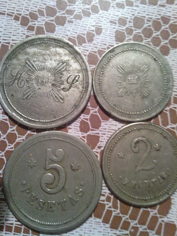 Photo 2 Pièce de monnaie non identifiée: monedas de  un baúl de mi abuela