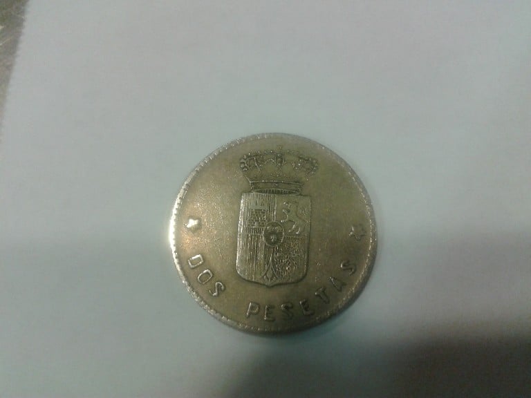 Photo 2 Pièce de monnaie non identifiée: moneda española