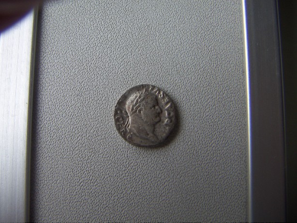 Photo 2 Pièce de monnaie non identifiée: Denario de Tiberio