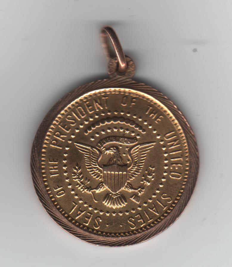 Photo 2 Pièce de monnaie non identifiée: Medalla moneda de oro Kenedy
