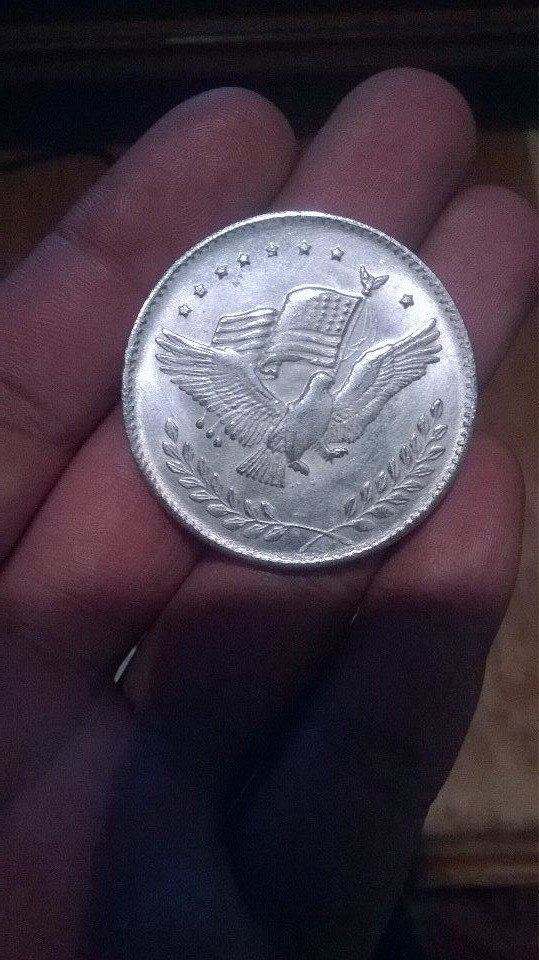 Photo 1 Pièce de monnaie non identifiée: holaaa me podrian apoyar a identificar esta moneda, material y valor en caso de q lo tenga gracias bendiciones a todos