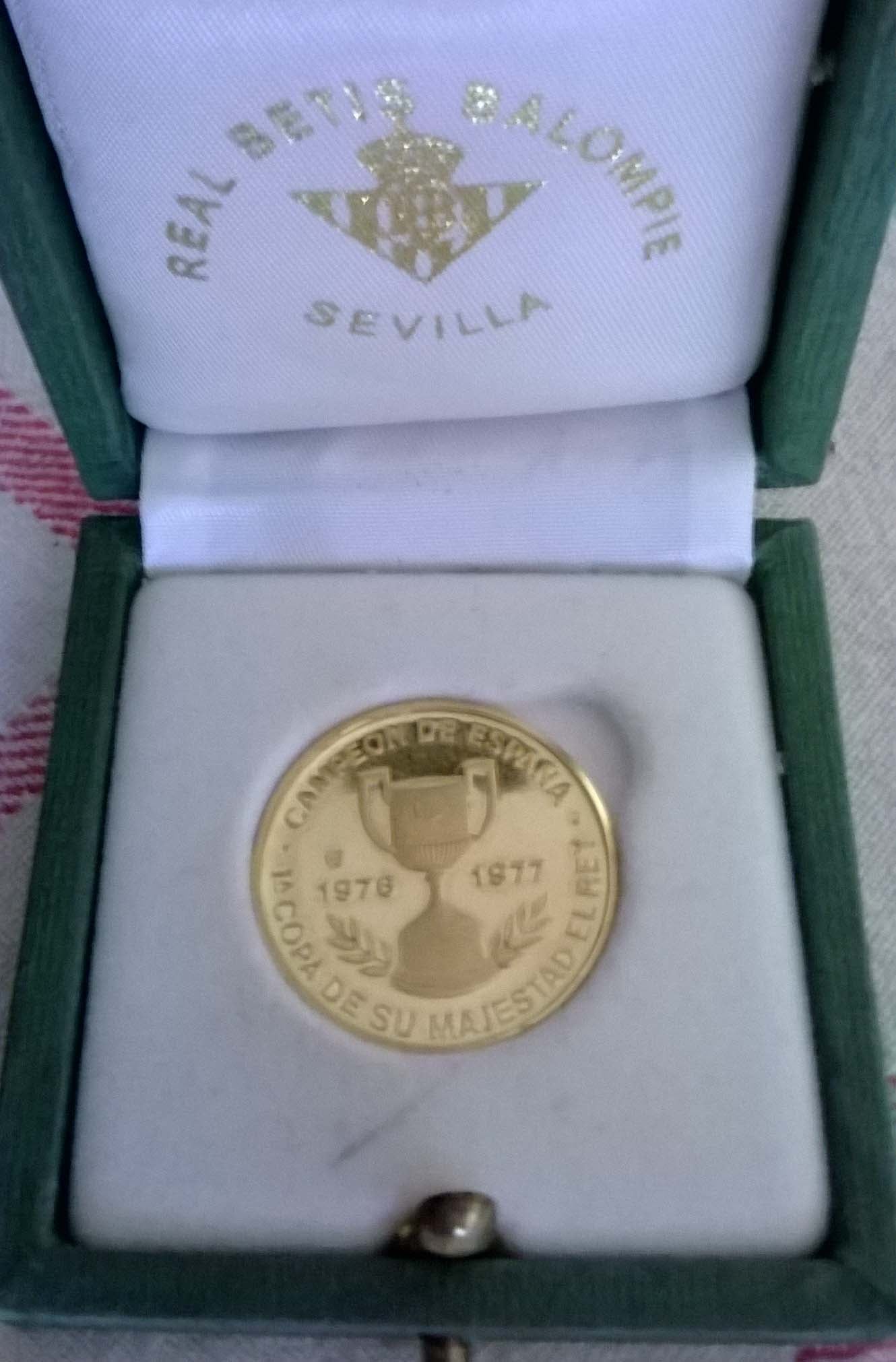 Photo 1 Pièce de monnaie non identifiée: Moneda r betis de oro 1977  1ª copa del rey