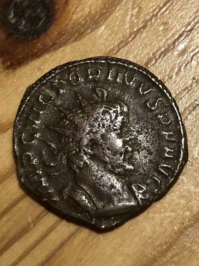 Photo 2 Pièce de monnaie non identifiée: Moneda Romana en colección familiar
