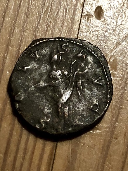 Photo 1 Pièce de monnaie non identifiée: Moneda Romana en colección familiar