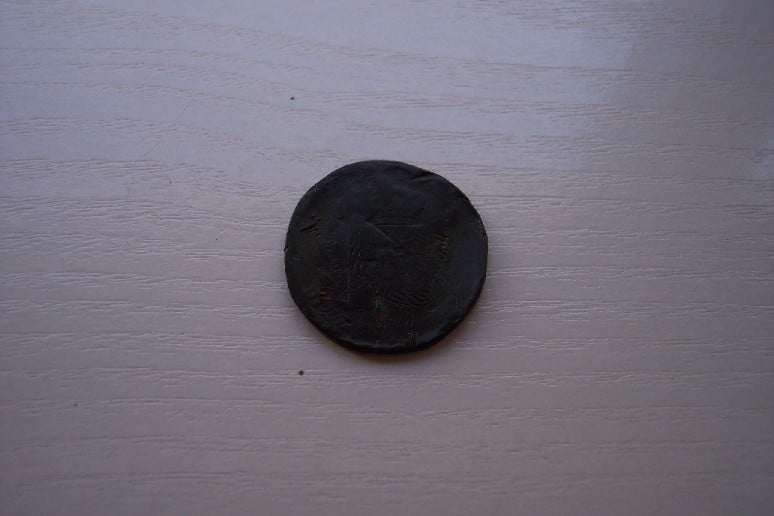Photo 1 Pièce de monnaie non identifiée: Está muy golpeada