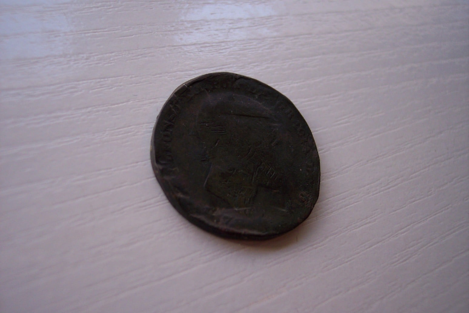Photo 2 Pièce de monnaie non identifiée: Está muy golpeada
