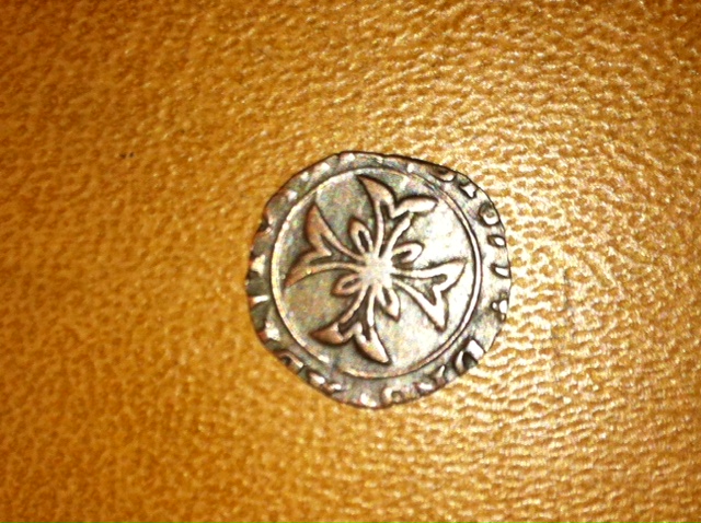Photo 1 Pièce de monnaie non identifiée: moneda recortada