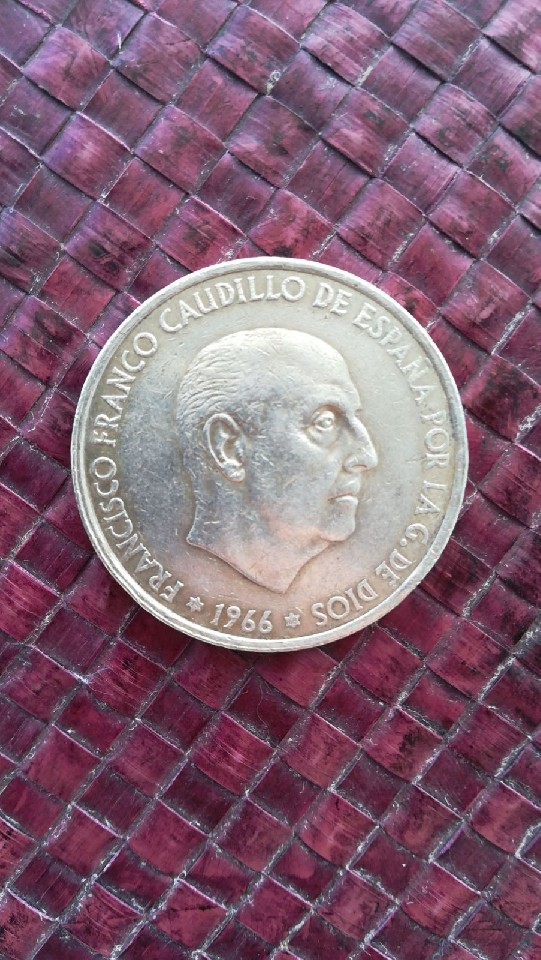 Photo 1 Pièce de monnaie non identifiée: 100 pesetas de 1966