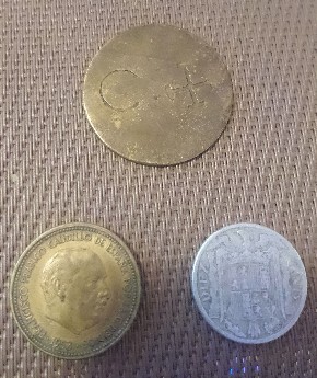 Photo 1 Pièce de monnaie non identifiée: 3 monedas