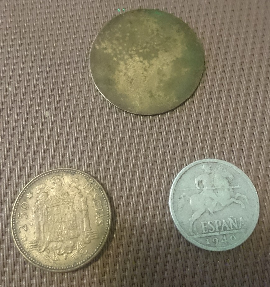 Photo 2 Pièce de monnaie non identifiée: 3 monedas