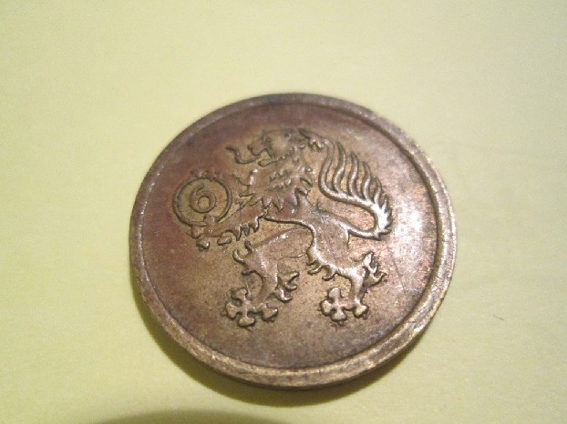 Photo 1 Pièce de monnaie non identifiée: alguien podria decir que son y de donde estas monedas?