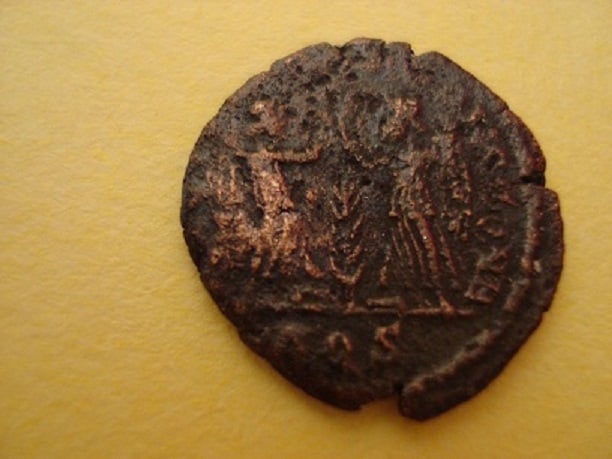 Photo 2 Pièce de monnaie non identifiée: Hola ,ayuda con este bajo imperio