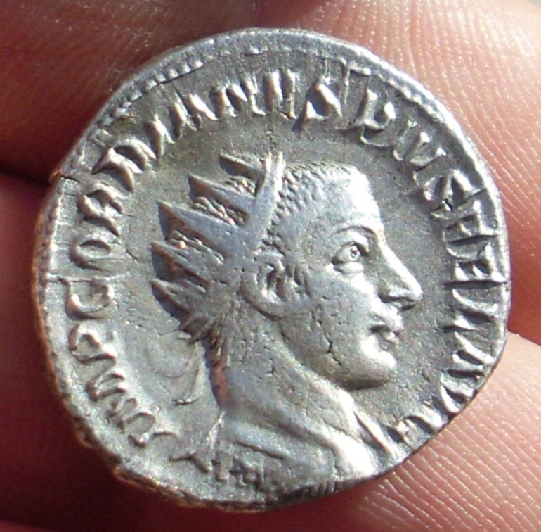 Photo 1 Pièce de monnaie non identifiée: GORDIANO
