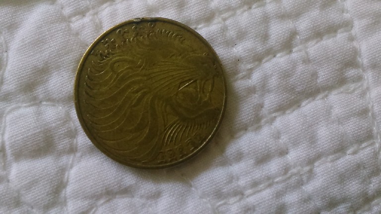 Photo 2 Pièce de monnaie non identifiée: valor 10