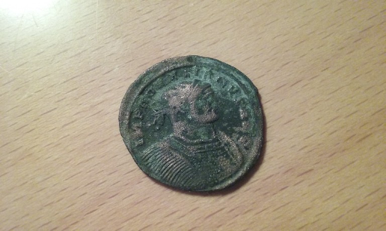 Photo 2 Pièce de monnaie non identifiée: enrique ,parece romana,pero no lo se seguro 