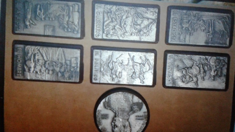 Photo 1 Pièce de monnaie non identifiée: set medallas simon bolivar ministerio de la defensa