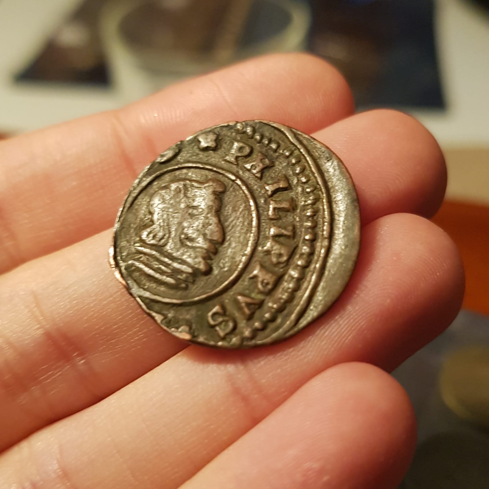 Photo 1 Pièce de monnaie non identifiée: Por favor, ¿Alguien puede ayudarme a identificar esta moneda?