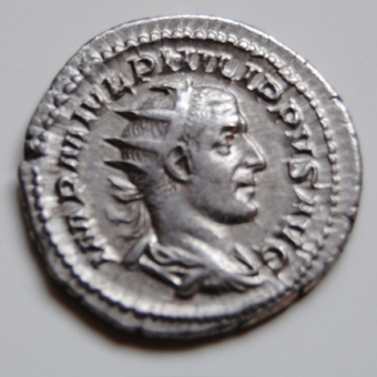 Photo 2 Pièce de monnaie non identifiée: moneda romana