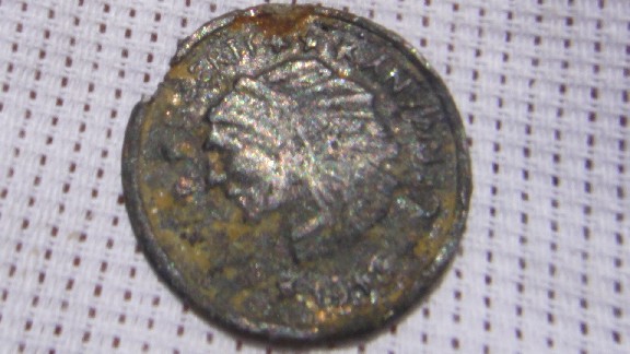 Photo 1 Pièce de monnaie non identifiée: Esta es una de las tres piezas que subí anteriormente. 