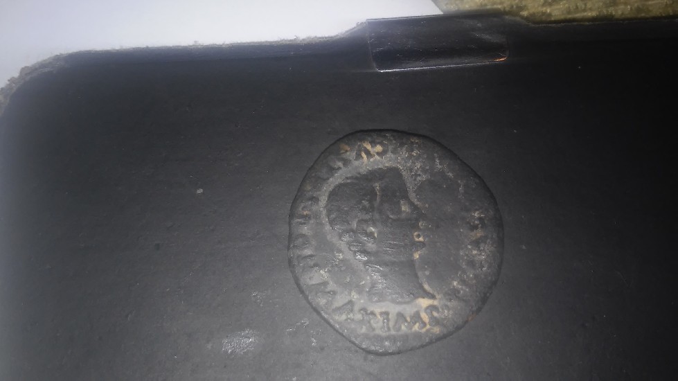 Photo 1 Pièce de monnaie non identifiée: moneda de bronce,un poco masa grande quie un euro,encontrada en huelva