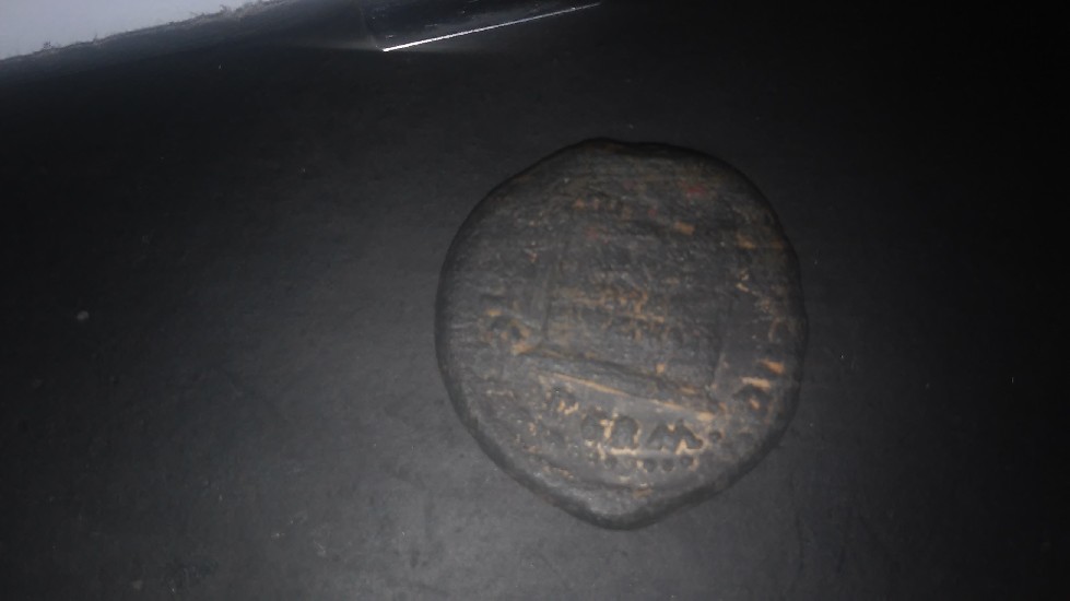 Photo 2 Pièce de monnaie non identifiée: moneda de bronce,un poco masa grande quie un euro,encontrada en huelva