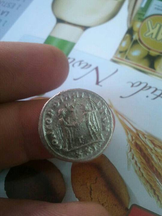 Photo 1 Pièce de monnaie non identifiée: moneda de plata extranjera